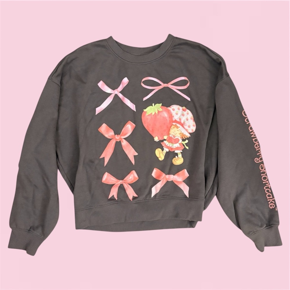 Strawberry Shortcake Gray Sweatshirt - Size M